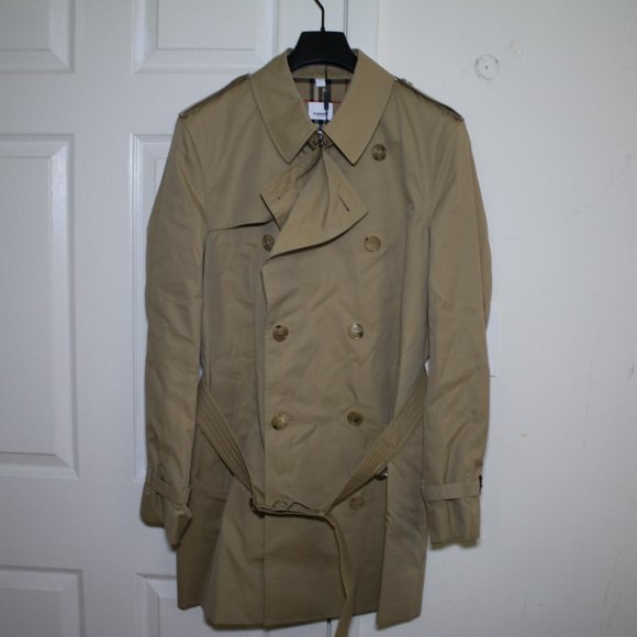 Burberry The Short Wimbledon Trench Coat